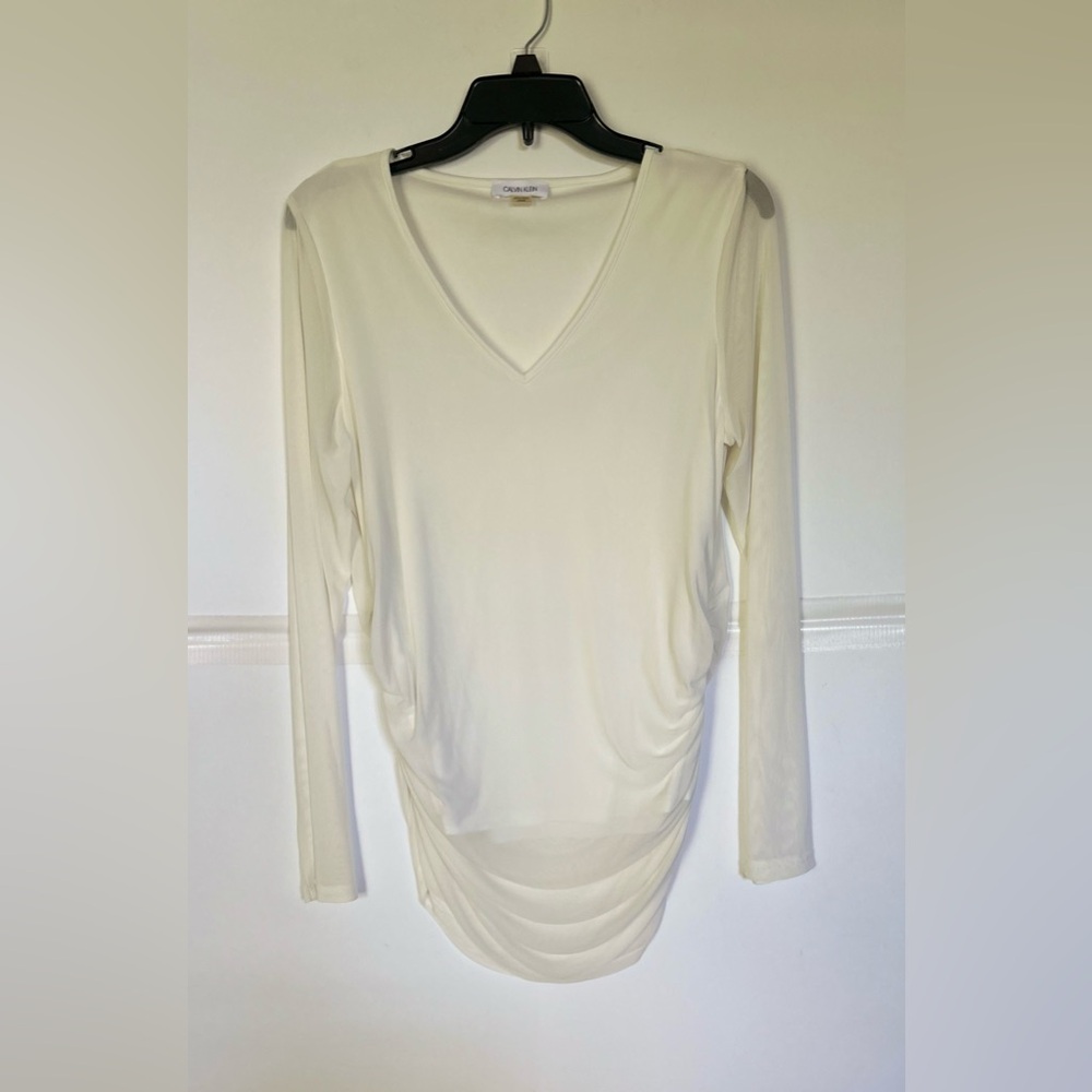 Calvin Klein woman’s Creamy white, Long Sleeve V-Neck Top With Draped Design. L